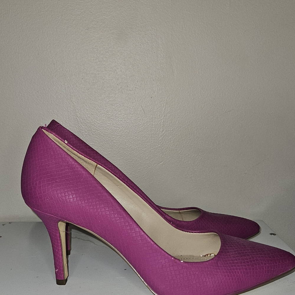 BCBGeneration Pink Pumps
